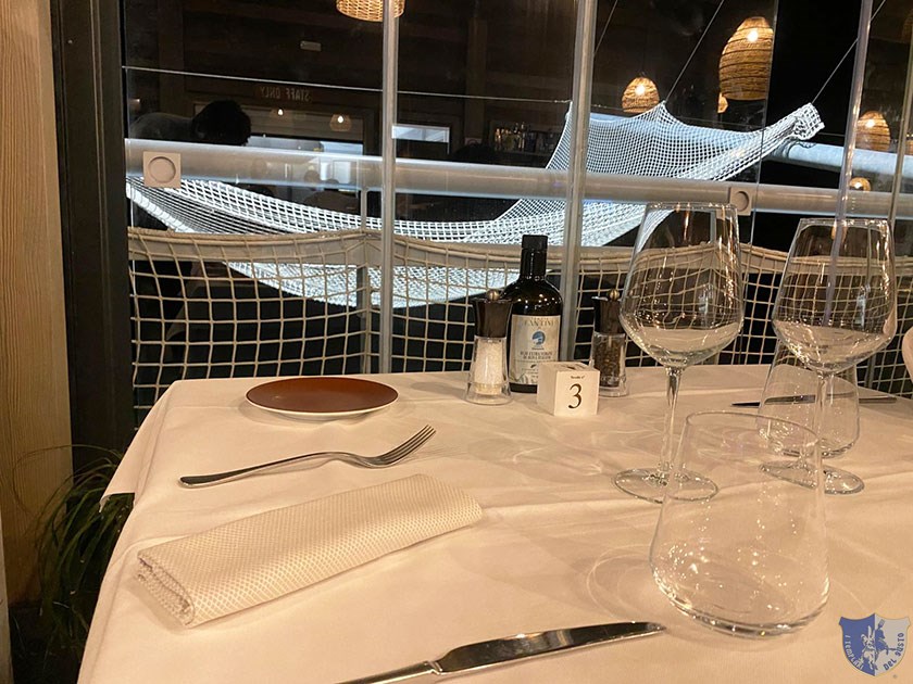 Il nostro tavolo affacciato sul mare