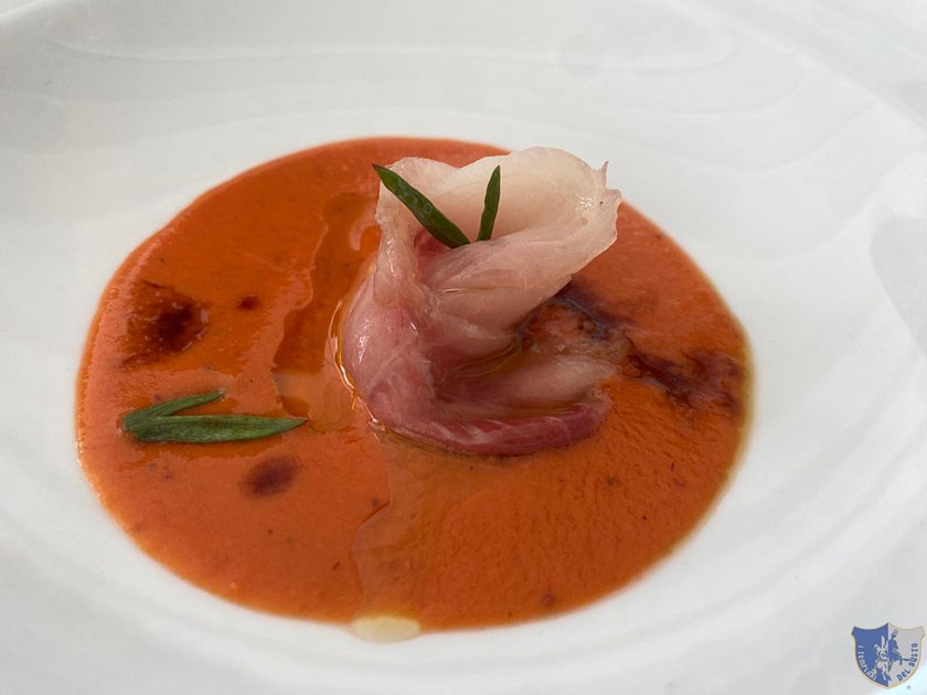 Ricciola marinata con datterino rosso e fragole