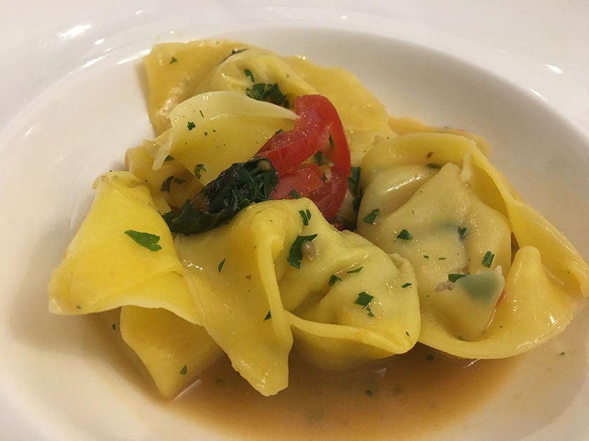 Tortelli di sgombro con vellutata di mare