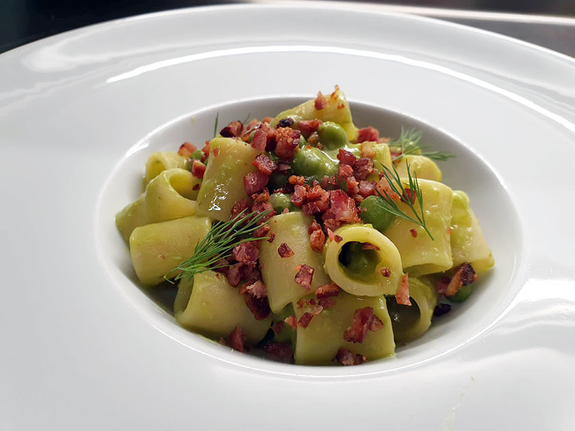 Pasta e piselli con la pancetta