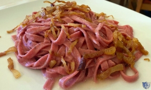 Ristorante Olmicello. Oratino (Cb) - Fettuccine alla barbabietola con burro, salvia e guanciale croccante