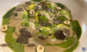Hosteria Le Gourmet. Sperone (Av) - Ravioli con crema di scarole al pesto di aglio orsino pasta di nocciole e tartufo del Partenio