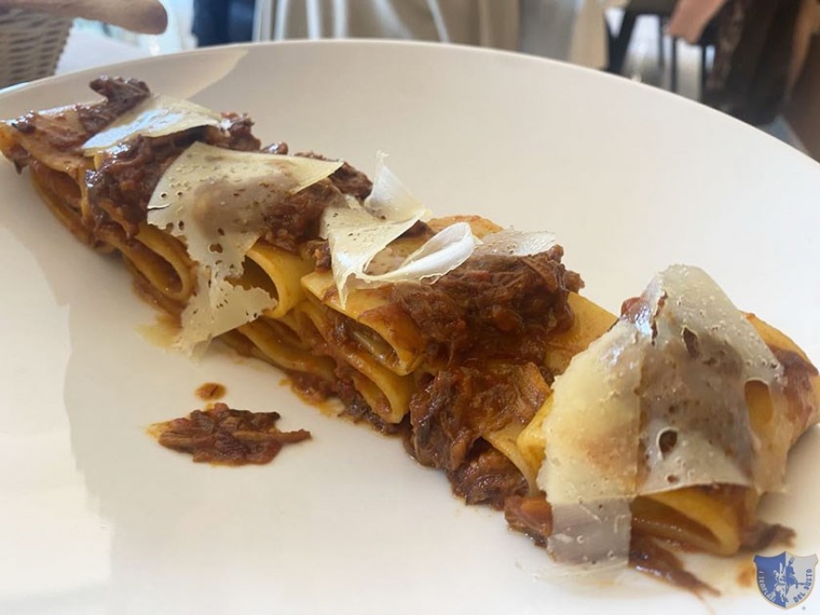 Sella Bistrot. Taurasi (Av) - Paccheri con ragù irpino e scaglie di caciocavallo