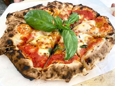 Pane-e-Salute-Orsara-di-Puglia-La-pizza-di-Angelo-di-Biccari-fatta-con-l'impasto-del-pane