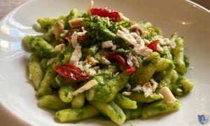 Biancamela Cucina d'Autore. Morcone - Cavatelli in verde con broccoli, alici del Cantabrico, tarallo sbriciolato e pomodoro secco