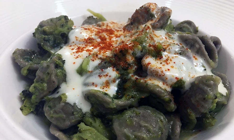 Osteria Boccolicchio. Manfredonia (Fg) - Orecchiette di grano arso con broccoli, canestrato e peperone crusco in polvere