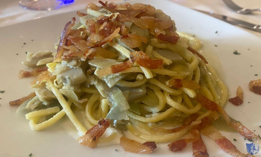 Ristorante Olmicello. Oratino - Crioli con carciofi e guanciale croccante su fonduta di caciocavallo molisano