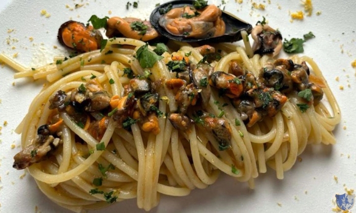 Spaghetti con le cozze e agrumi del Mediterraneo