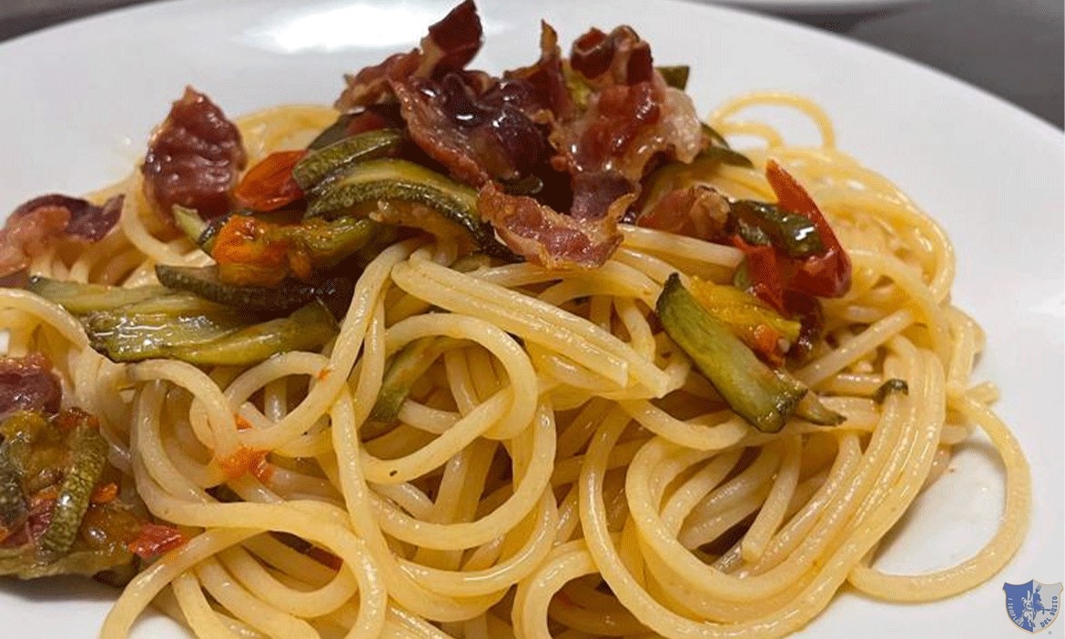 Spaghetti all'orto d'Estate con pancetta croccante