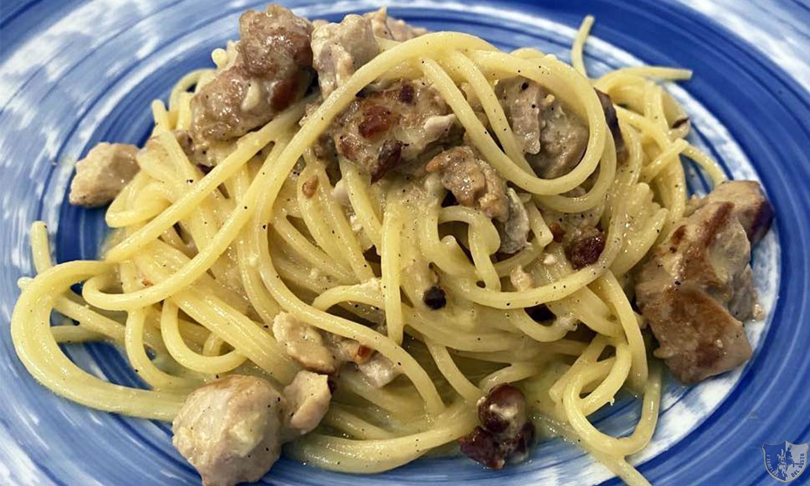 La Taverna di Peschici. Fantastico ristorante nella piazzetta del centro storico.