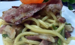 Spaghetti con porcini, asparagi selvatici e pancetta