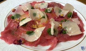 Rocco Caggiano Braceria. Grottaminarda (Av) - Carpaccio di manzo con purè di prezzemolo e scaglie di parmigiano