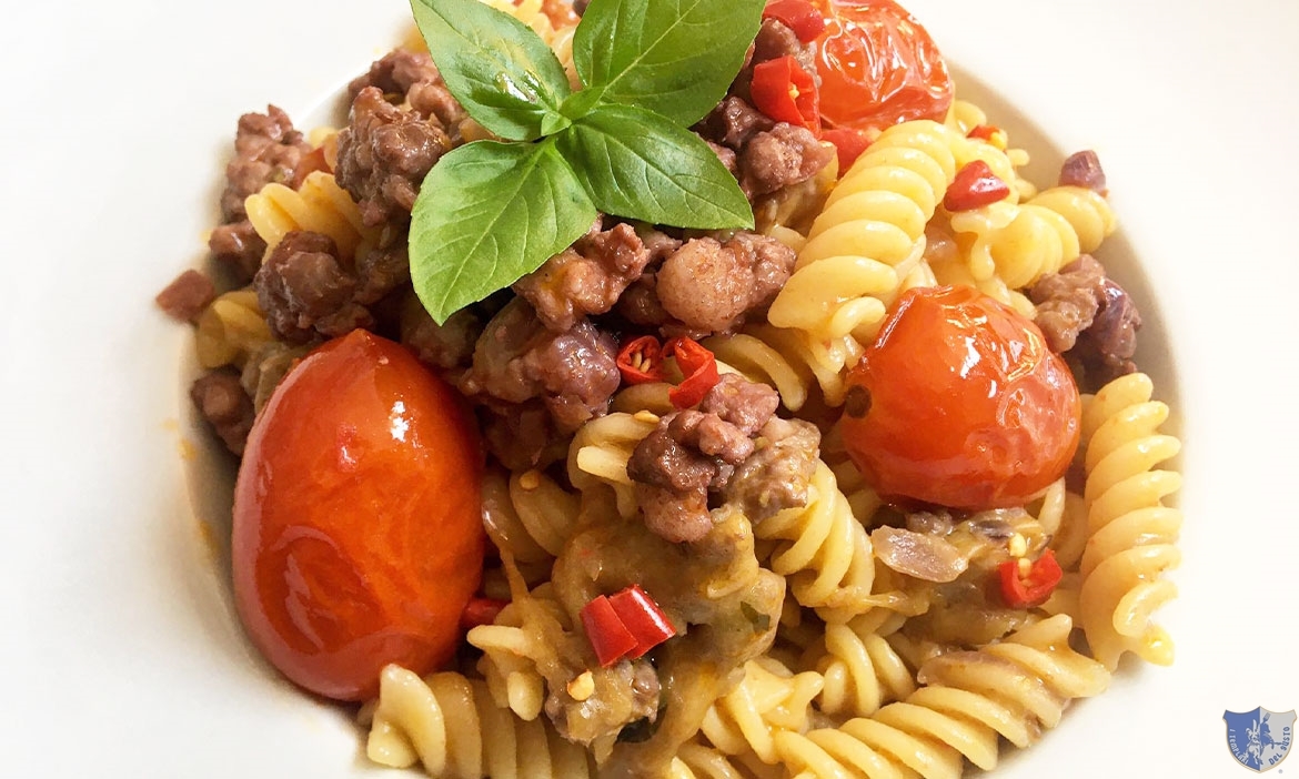 Fusilli con pomodorini e salsiccia