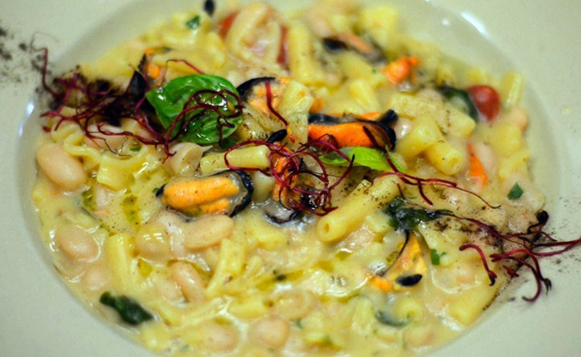 Pasta e fagioli con le cozze