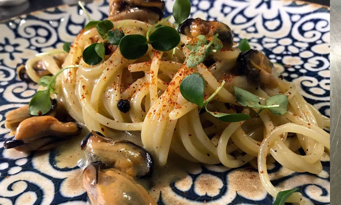 Spaghetti cacio, pepe e cozze