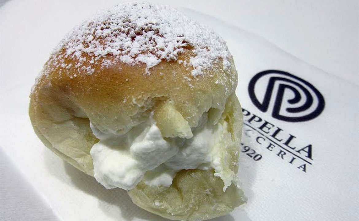 Il Fiocco di neve della Pasticceria Poppella. Napoli