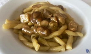 Amaranto Agriturismo. Sant&#039;Agata de&#039;Goti (Bn) - Fusilli freschi arrotolati al ferretto con funghi porcini 