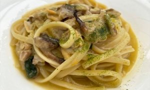 Mamma Elena. San Giuseppe Vesuviano (Na) - Linguine con vongole, pioppini e pomodorini gialli 