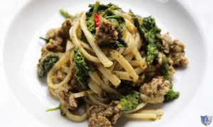 Linguine con crema di friarielli e salsiccia