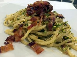 La Locanda dei Sapori. Biccari (Fg) - Troccoli in pesto di pistacchi e guanciale croccante 